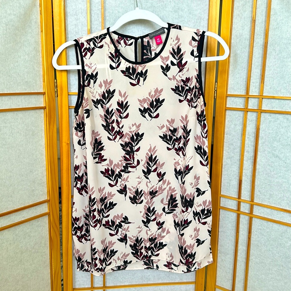 Vince Camuto Flowy top